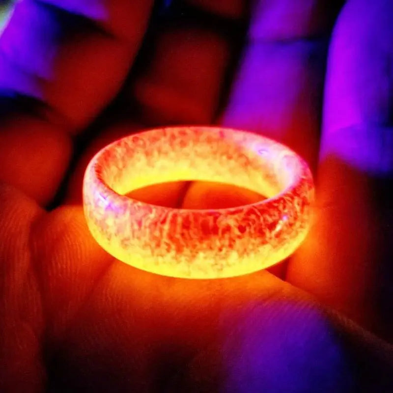 Lava Ring⢠- vangt uv-licht op en laat jou shinen
