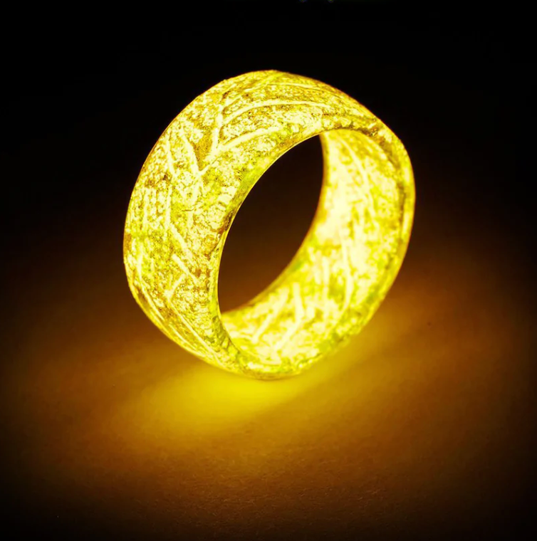 Lava Ring⢠- vangt uv-licht op en laat jou shinen