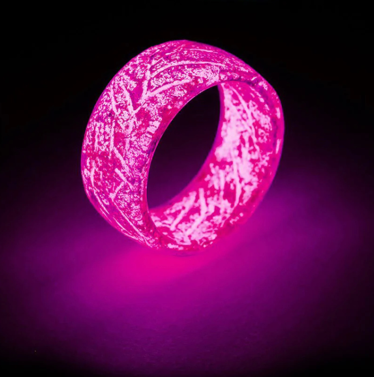 Lava Ring⢠- vangt uv-licht op en laat jou shinen